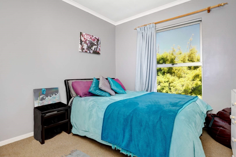 2 Bedroom Property for Sale in Loevenstein Western Cape